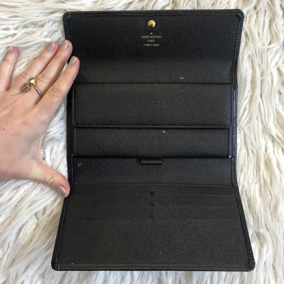 SOLDLOUIS VUITTON Epi Leather International Wallet - Picture 9 of 11